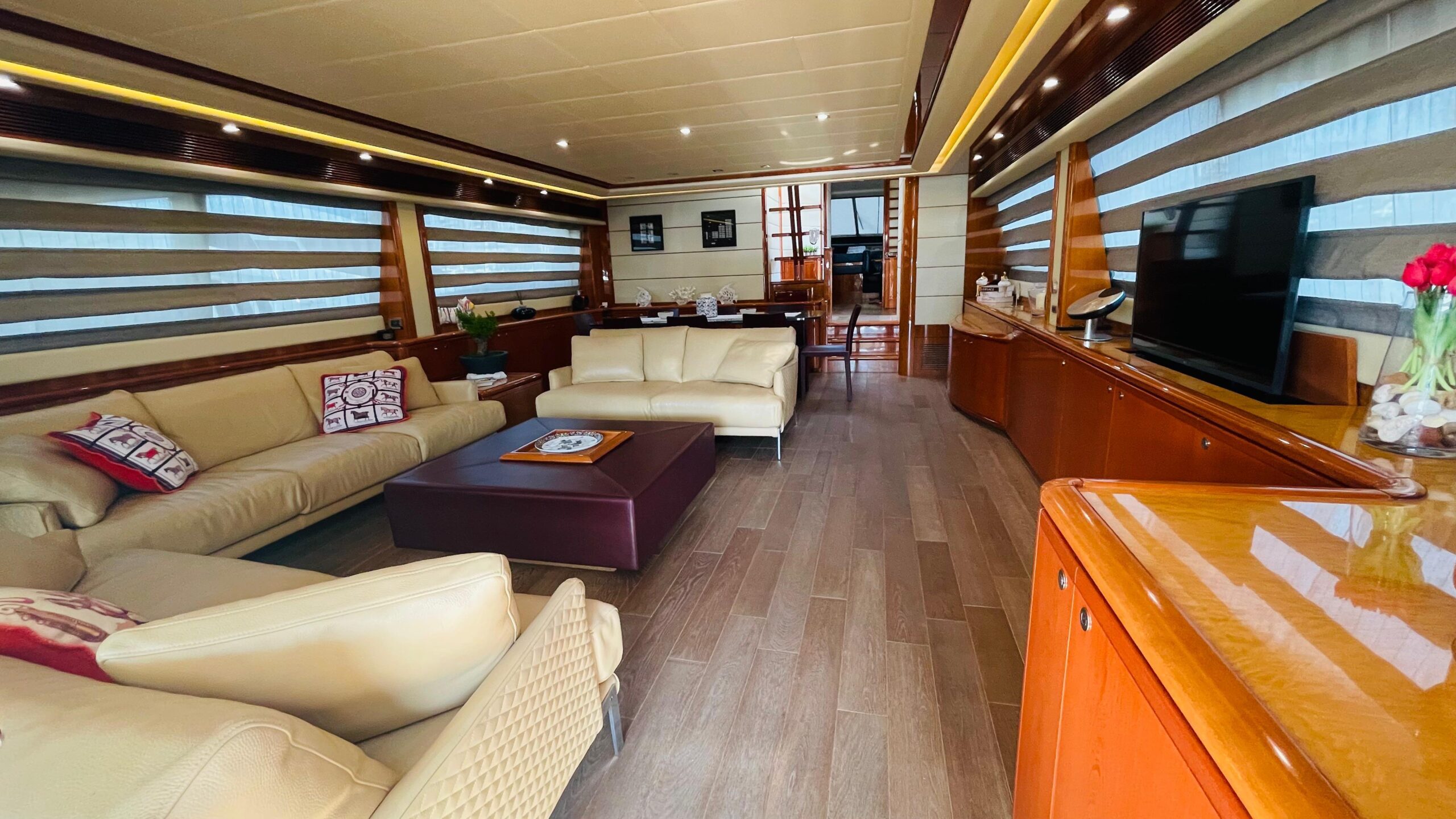 Ferretti 881 - 2006 img 20260616 wa0031